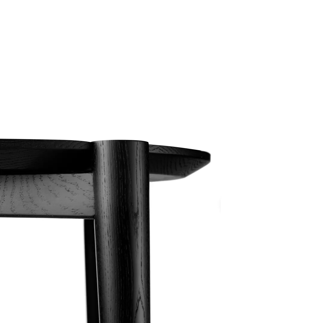 Stine Lundgaard Weigelt D102 Søs - Sofabord - Eg - Jet Black - Ø70- Sofaborde