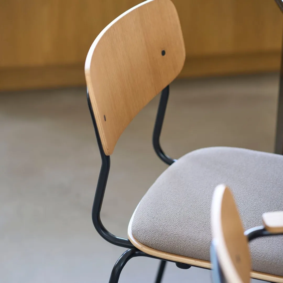 Jakob Thau J182 - Holmen - Stabelstol - Stål - Grain - Taupe- Spisebordsstole