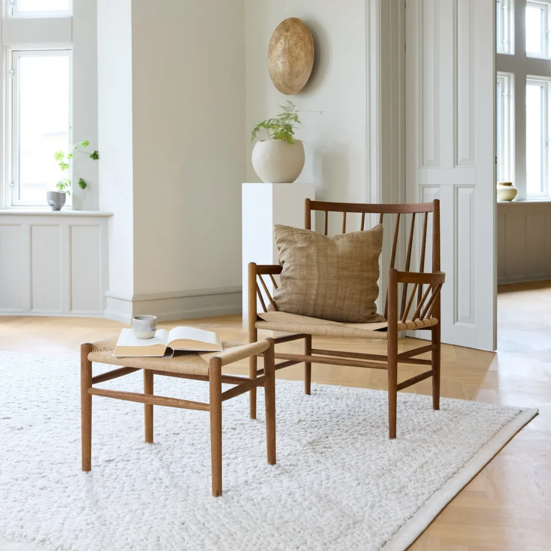 Jørgen Bækmark J83 - Skammel - Røget eg- Skamler